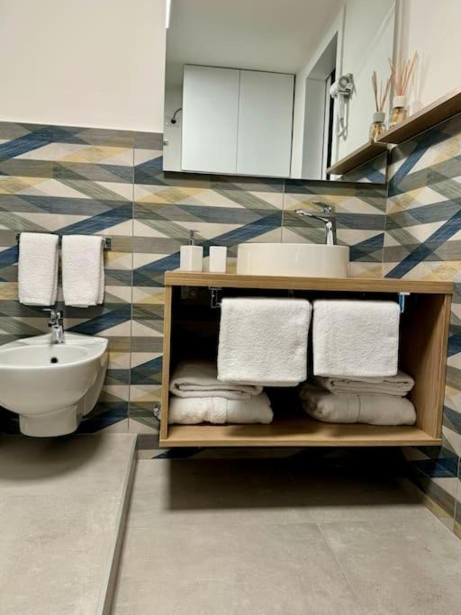 Splendido Bilocale In Via Madonnina, Zona Brera Lejlighed Milano Eksteriør billede